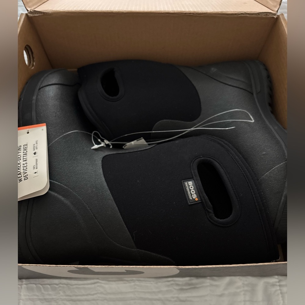 Men’s Bogs, new in box never worn size 11